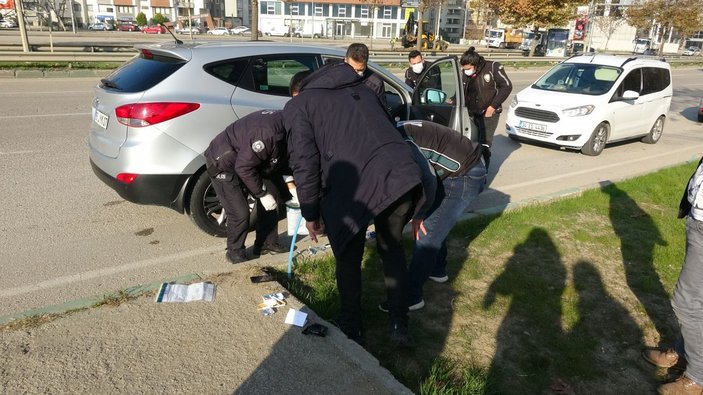 Ablasına televizyon götürdüğünü söyleyip kısıtlamayı ihlal etti, otomobilinden uyuşturucu çıktı -6