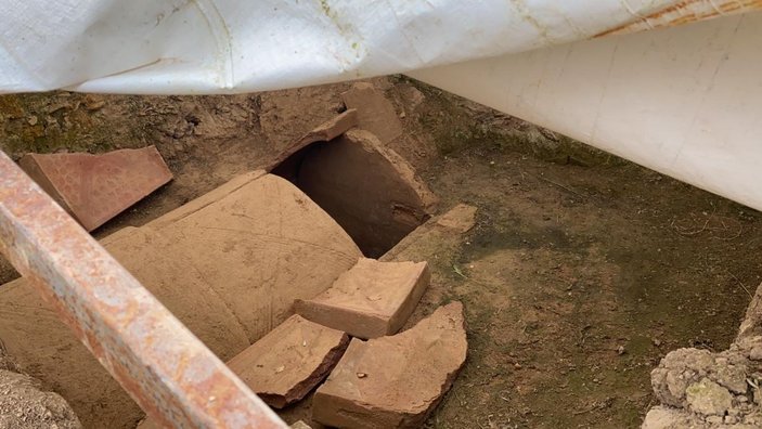 İznik'te 5 lahit bulunan zeytinlikte yeni mezar odaları bulundu -8