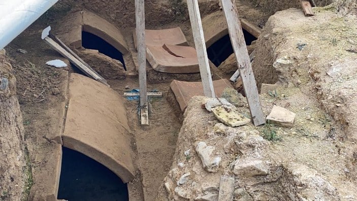 İznik'te 5 lahit bulunan zeytinlikte yeni mezar odaları bulundu -6