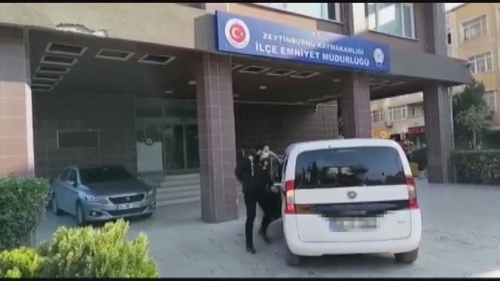 Zeytinburnu'nda Türk bayrağını yakan kişi gözaltına alındı  -1