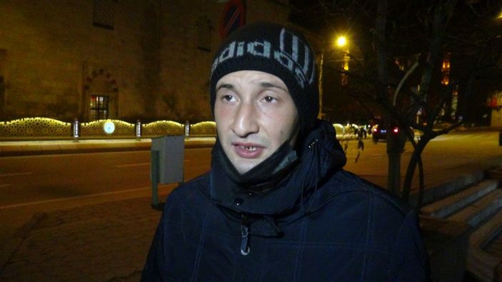 d Kısıtlamada gidecek yeri olmadığını söyleyen gence polis yardımcı oldu -2