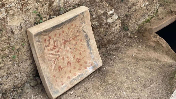 İznik'te 5 lahit bulunan zeytinlikte yeni mezar odaları bulundu -3