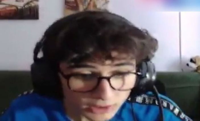 Depreme canlı yayında oyun oynarken yakalandı -2