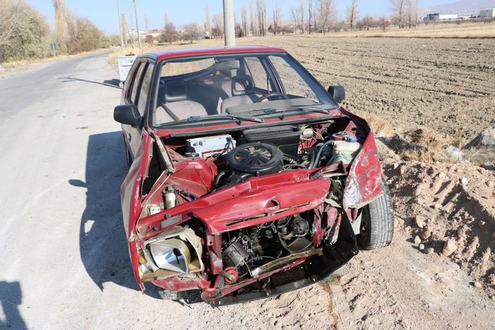 Koronavirüs hastasına giden ambulans kaza yaptı: 3 yaralı -5