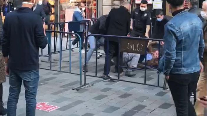 Taksim'de sosyal mesafe kavgası