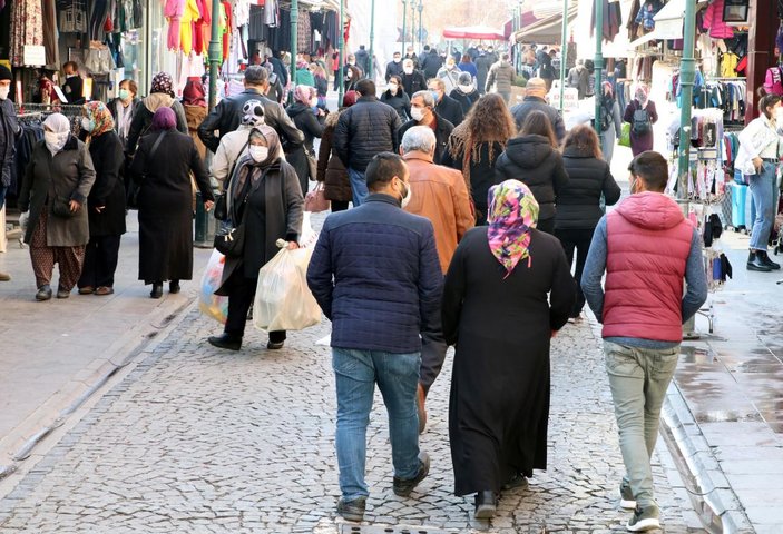 Eskişehir'de 2 günlük kısıtlama sonrası sokaklar doldu -9