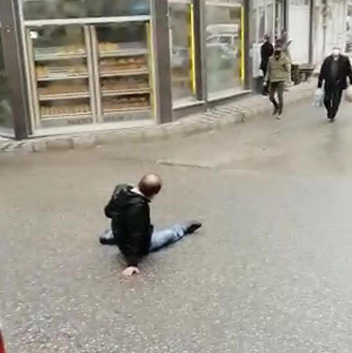 Sokak ortasında bacaklarından vuruldu -3