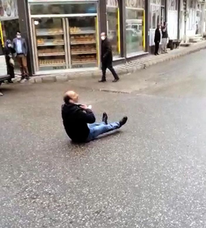 Sokak ortasında bacaklarından vuruldu -1