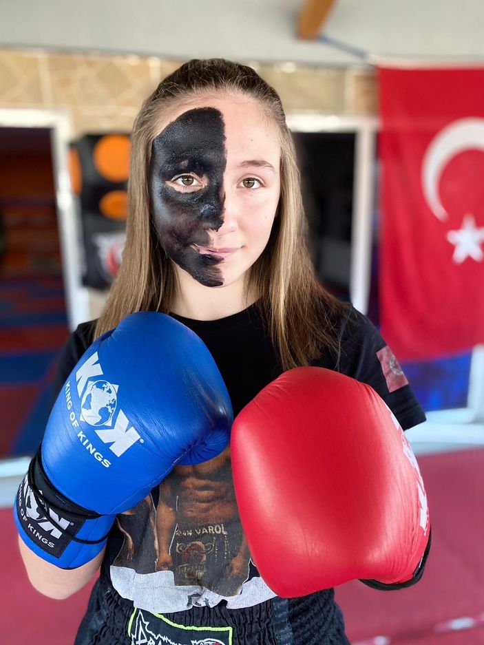 Yüzlerini siyaha boyayarak ırkçılığı protesto ettiler -6