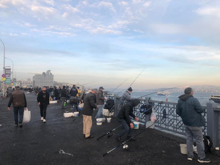 Olta balıkçılığı genelgesinden dakikalar önce Galata Köprüsünde yoğunluk (Havadan fotoğraflarla) -8