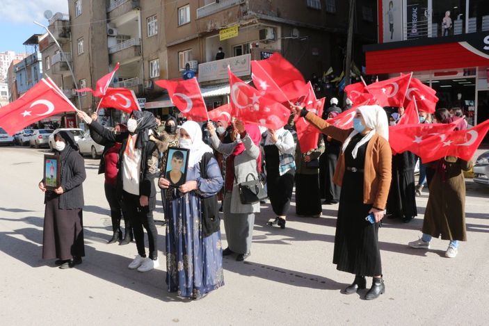 Şırnaklı kadınlar, HDP önündeki eylemlerini 14'üncü haftada da sürdürdü -7