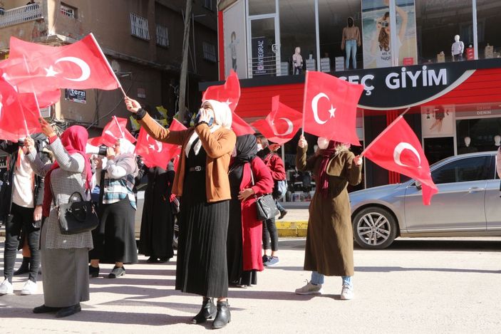 Şırnaklı kadınlar, HDP önündeki eylemlerini 14'üncü haftada da sürdürdü -10