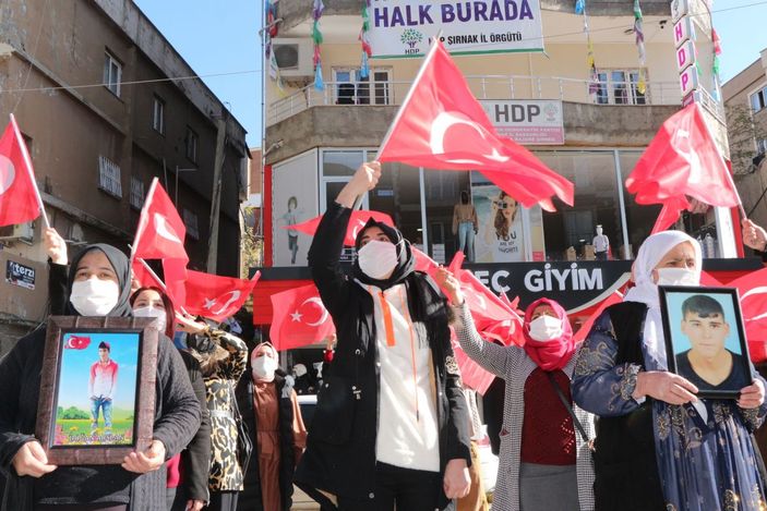 Şırnaklı kadınlar, HDP önündeki eylemlerini 14'üncü haftada da sürdürdü -1