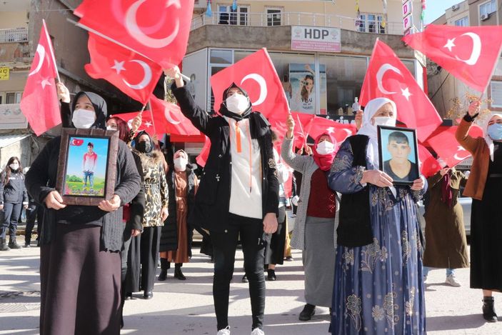 Şırnaklı kadınlar, HDP önündeki eylemlerini 14'üncü haftada da sürdürdü -6