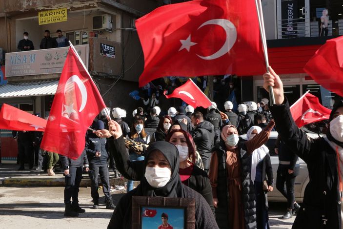 Şırnaklı kadınlar, HDP önündeki eylemlerini 14'üncü haftada da sürdürdü -9