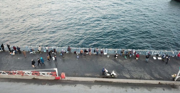 Olta balıkçılığı genelgesinden dakikalar önce Galata Köprüsünde yoğunluk (Havadan fotoğraflarla) -2
