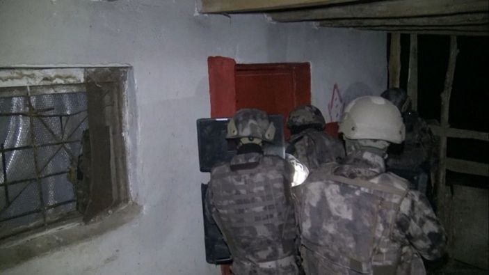 Muş polisinden uyuşturucu tacirlerine şafak operasyonu: 6 tutuklama -4