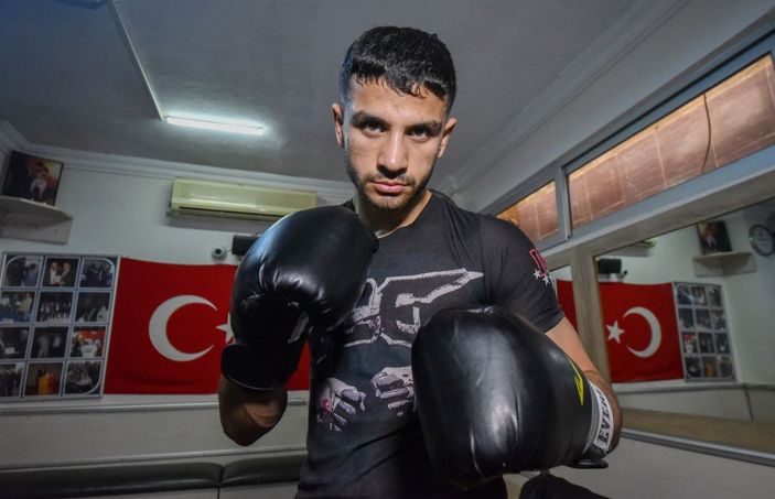 Batmanlı milli sporcu, asker harçlığı için inşaatta çalışıyor