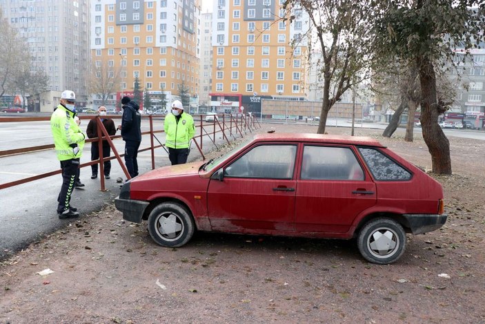 Çaldığı otomobili yakıtı bitince terk etti -4