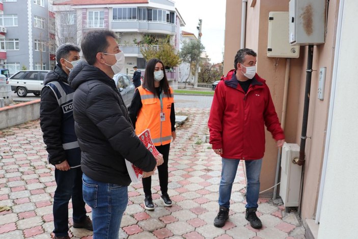 Balıkesir'de koronavirüs pozitif vakaların bulunduğu hanelere uyarısı yazısı asıldı -2