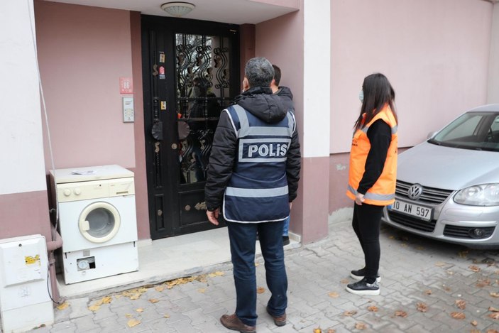 Balıkesir'de koronavirüs pozitif vakaların bulunduğu hanelere uyarısı yazısı asıldı -4