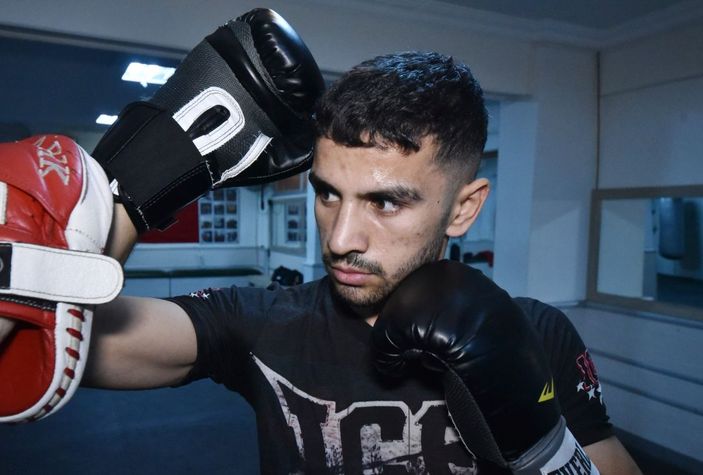 Batmanlı milli sporcu, asker harçlığı için inşaatta çalışıyor