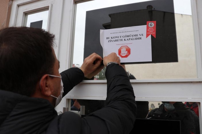 Balıkesir'de koronavirüs pozitif vakaların bulunduğu hanelere uyarısı yazısı asıldı -1