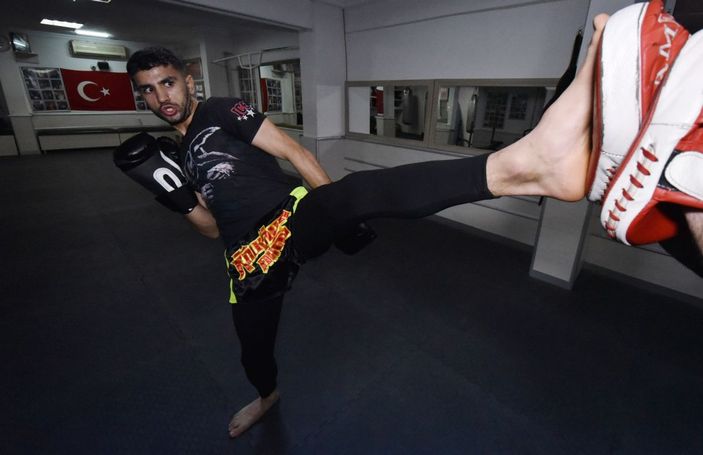 Batmanlı milli sporcu, asker harçlığı için inşaatta çalışıyor