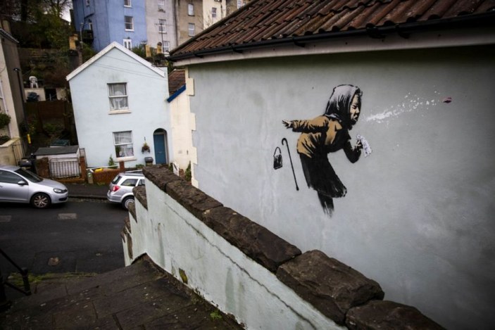 Banksy’nin son eserini duvarına yaptığı evin fiyatı 17 kat arttı -1