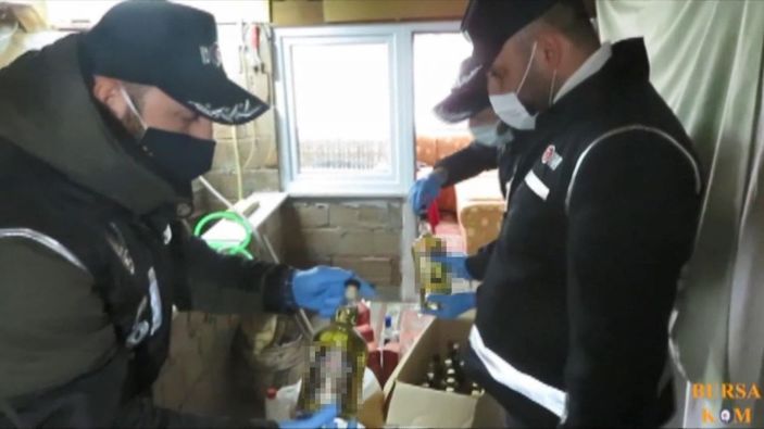 Bursa'da 420 litre sahte içki ele geçirildi -4
