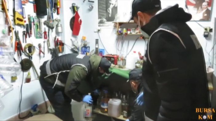 Bursa'da 420 litre sahte içki ele geçirildi -6