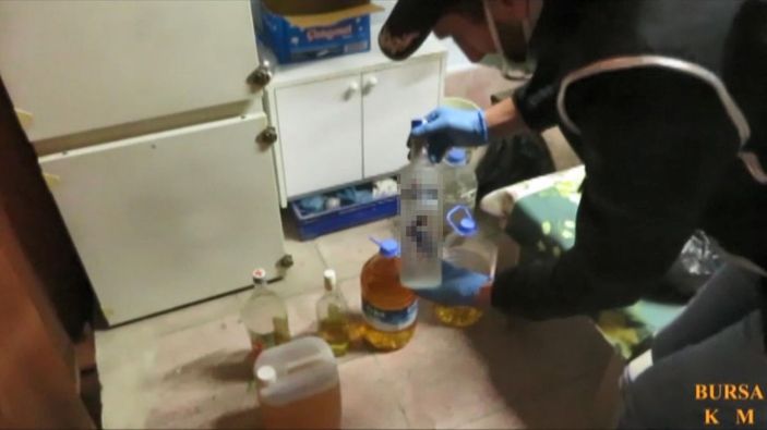 Bursa'da 420 litre sahte içki ele geçirildi -5
