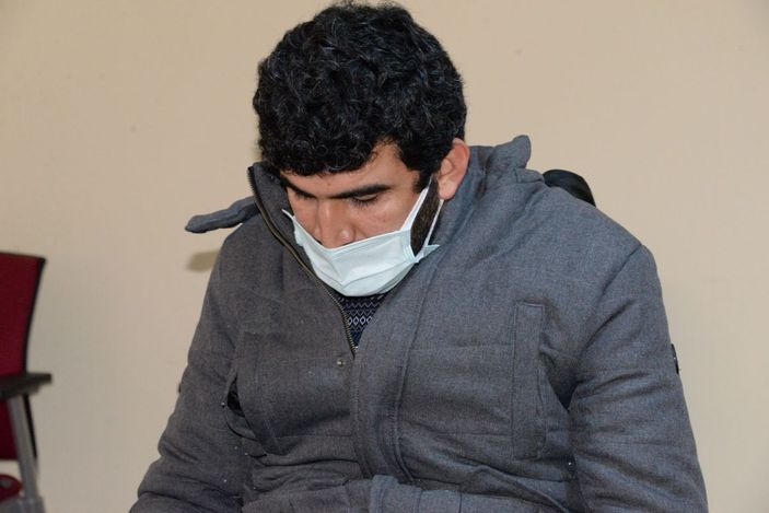 Hastane bahçesinde uzaktan eğitim veren refakatçi öğretmene oda -4