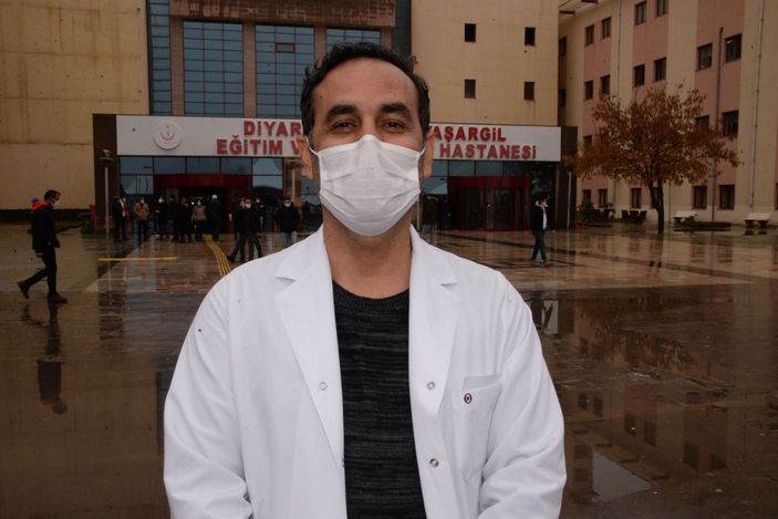 Hastane bahçesinde uzaktan eğitim veren refakatçi öğretmene oda -9