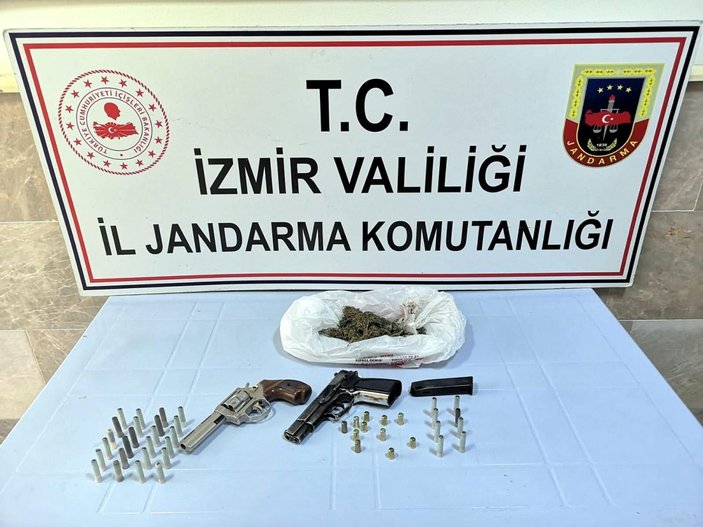 İzmir merkezli uyuşturucu operasyonunda 15 gözaltı -1