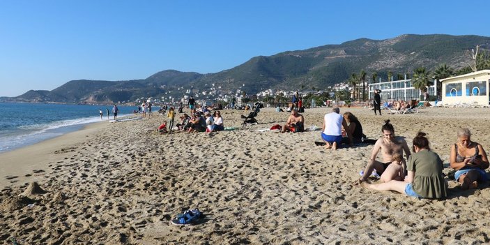 Alanya'da plajlar doldu