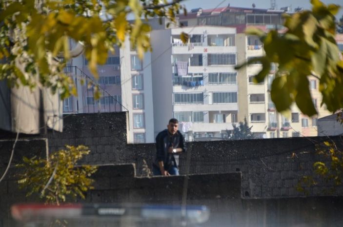 i Kahramanmaraş'ta bir genç, abisinin aracını kurşunladıktan sonra intihara kalkıştı