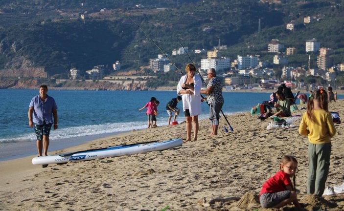 Alanya'da plajlar doldu