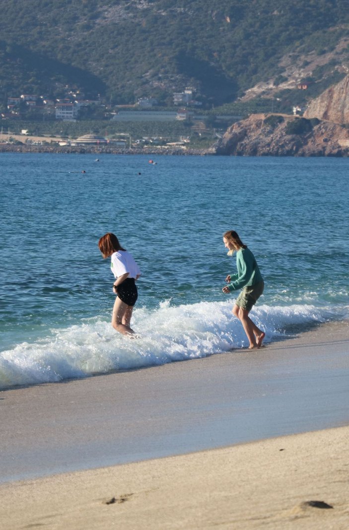 Alanya'da plajlar doldu