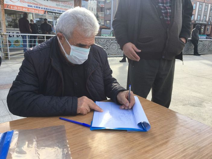 Pandemide emekli olmak istemeyen doktora, imza kampanyalı destek -4