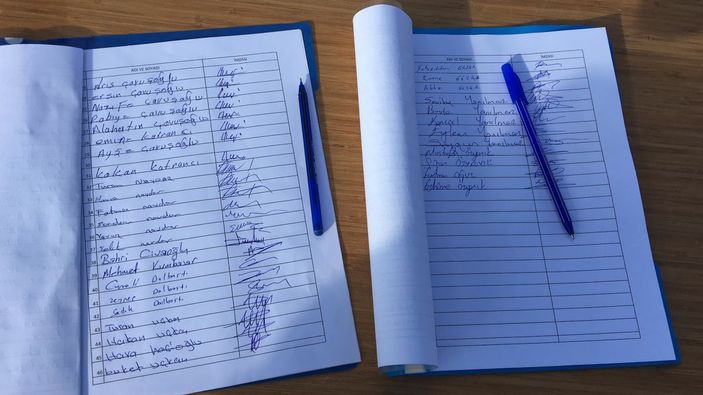 Pandemide emekli olmak istemeyen doktora, imza kampanyalı destek -3