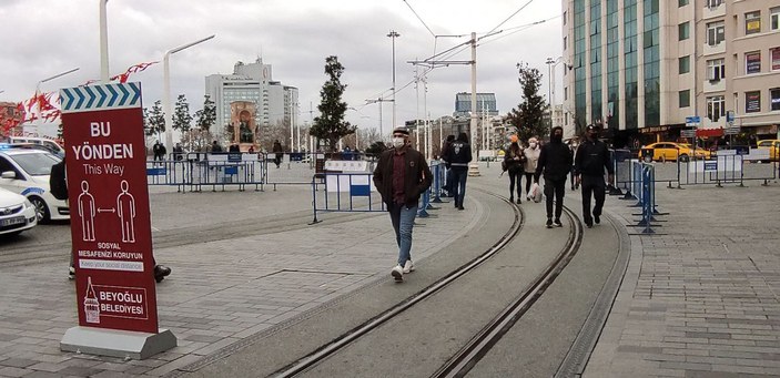 Taksim Meydanı ve İstiklal Caddesi'nde turist yoğunluğu -1