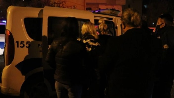 Kahramanmaraş'ta polis aracına çarpıp kaçmak isteyen 4 kişinin 'şoför bendim' tartışması