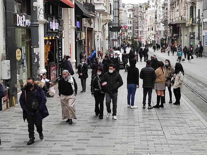Taksim Meydanı ve İstiklal Caddesi'nde turist yoğunluğu -4
