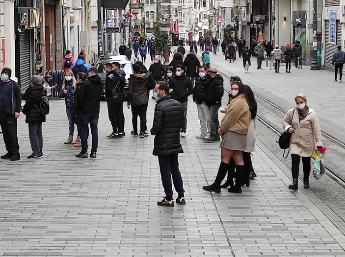 Taksim Meydanı ve İstiklal Caddesi'nde turist yoğunluğu -3
