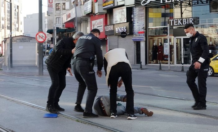 Mobeseyi taşladı, gözaltına alınmamak için direndi -3