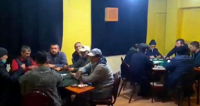 Eski dernek binasında kumar oynarken yakalanan 25 kişiye 78 bin 750 lira ceza -2