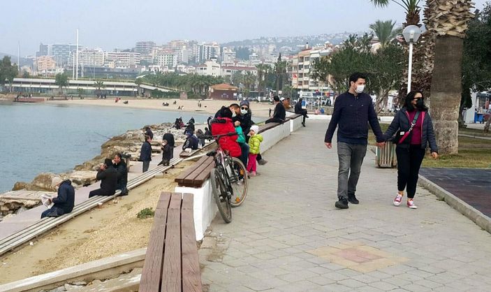 Kuşadası'nda güneşi gören sahile koştu -4