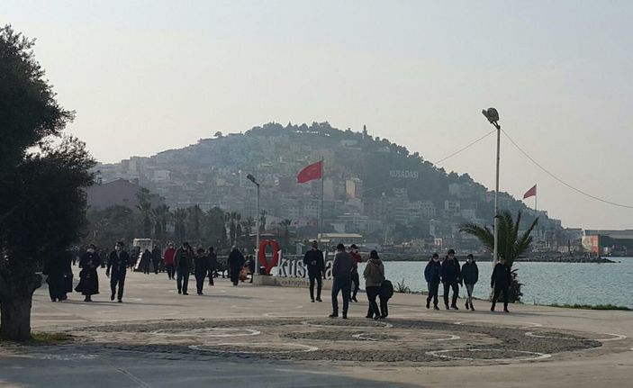 Kuşadası'nda güneşi gören sahile koştu -7