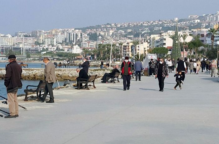 Kuşadası'nda güneşi gören sahile koştu -10